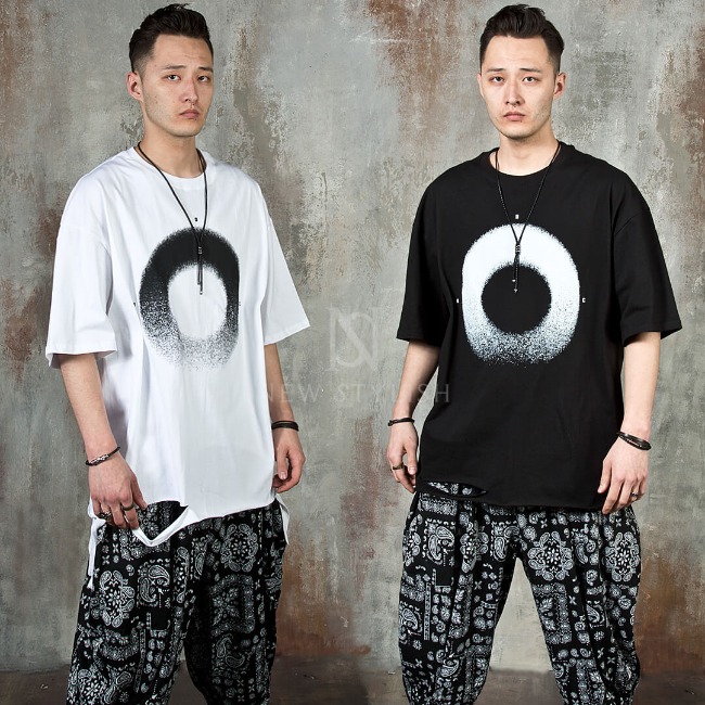 Distressed hem circle printed t-shirts