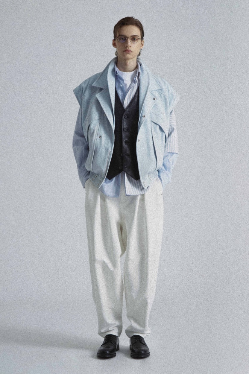 WHITE PLEATED BAGGY PANTS
