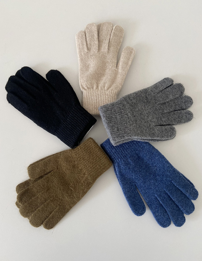 Wool knit gloves