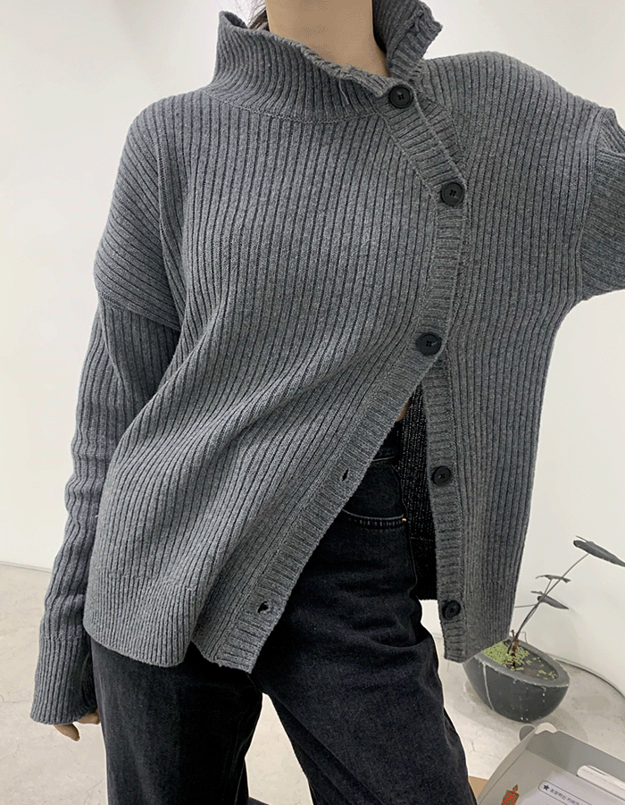 Diagonal button knit