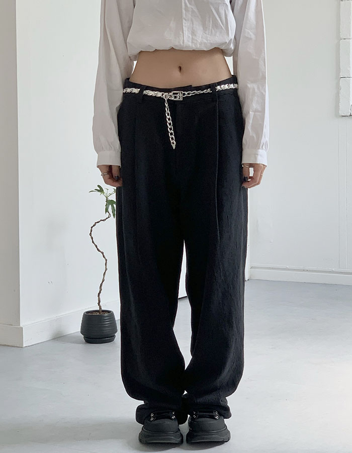 One tuck wide pants
