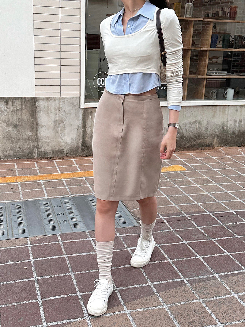 mini skirt model image-S1L20