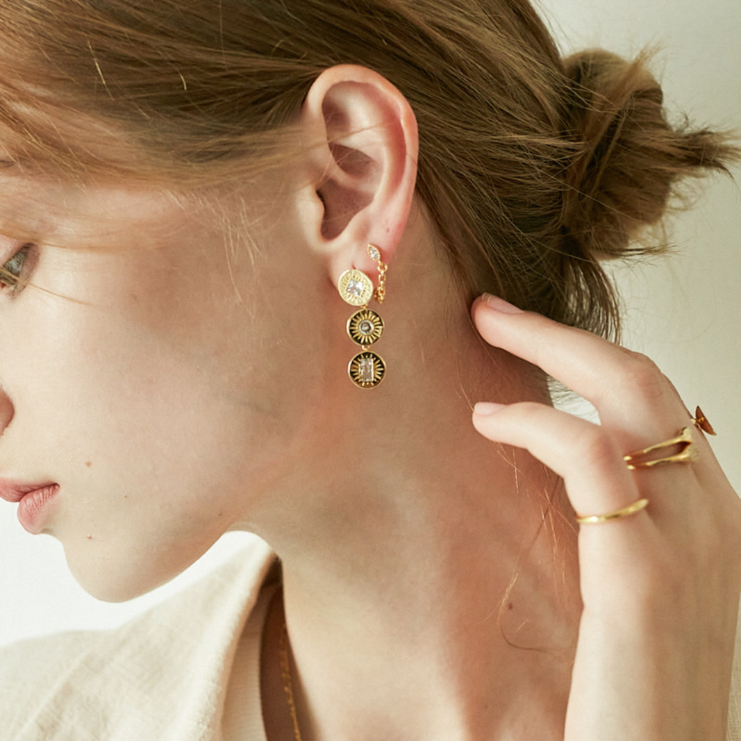 OVAL CONNECT EARRING IN GOLD