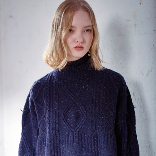 BLEND TASSLE POINT CABLE SWEATER - NAVY