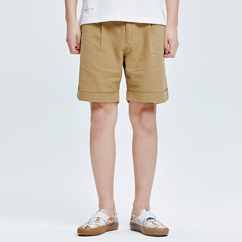 Jungle Cotton One-tuck Shorts (beige)