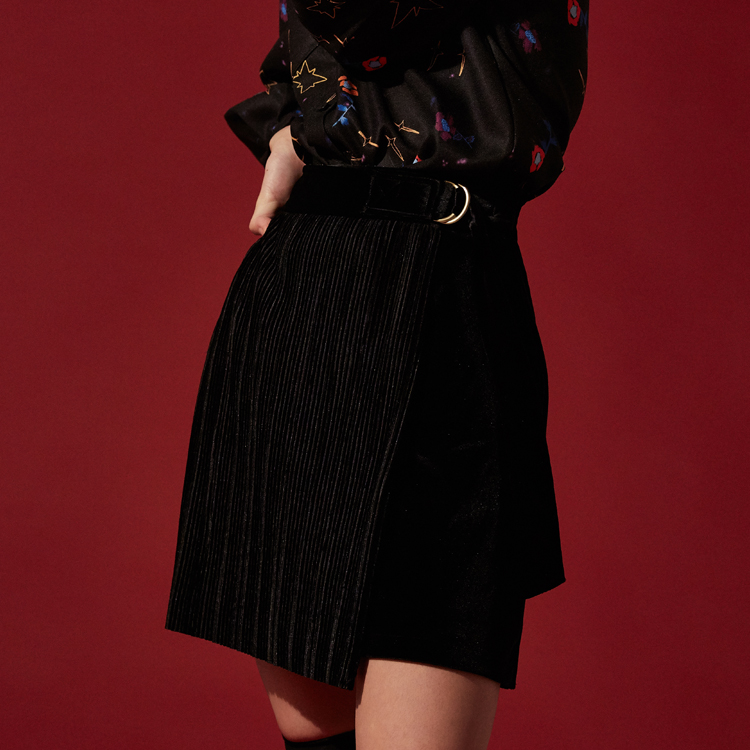 Black Velvet Pleats Skirt - BLACK