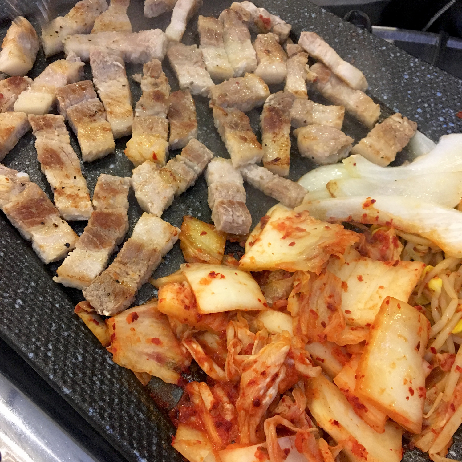 韓国の通販サイト OHOTORO | 《フェギ》 学生街で食べる絶品激安サムギョプサル