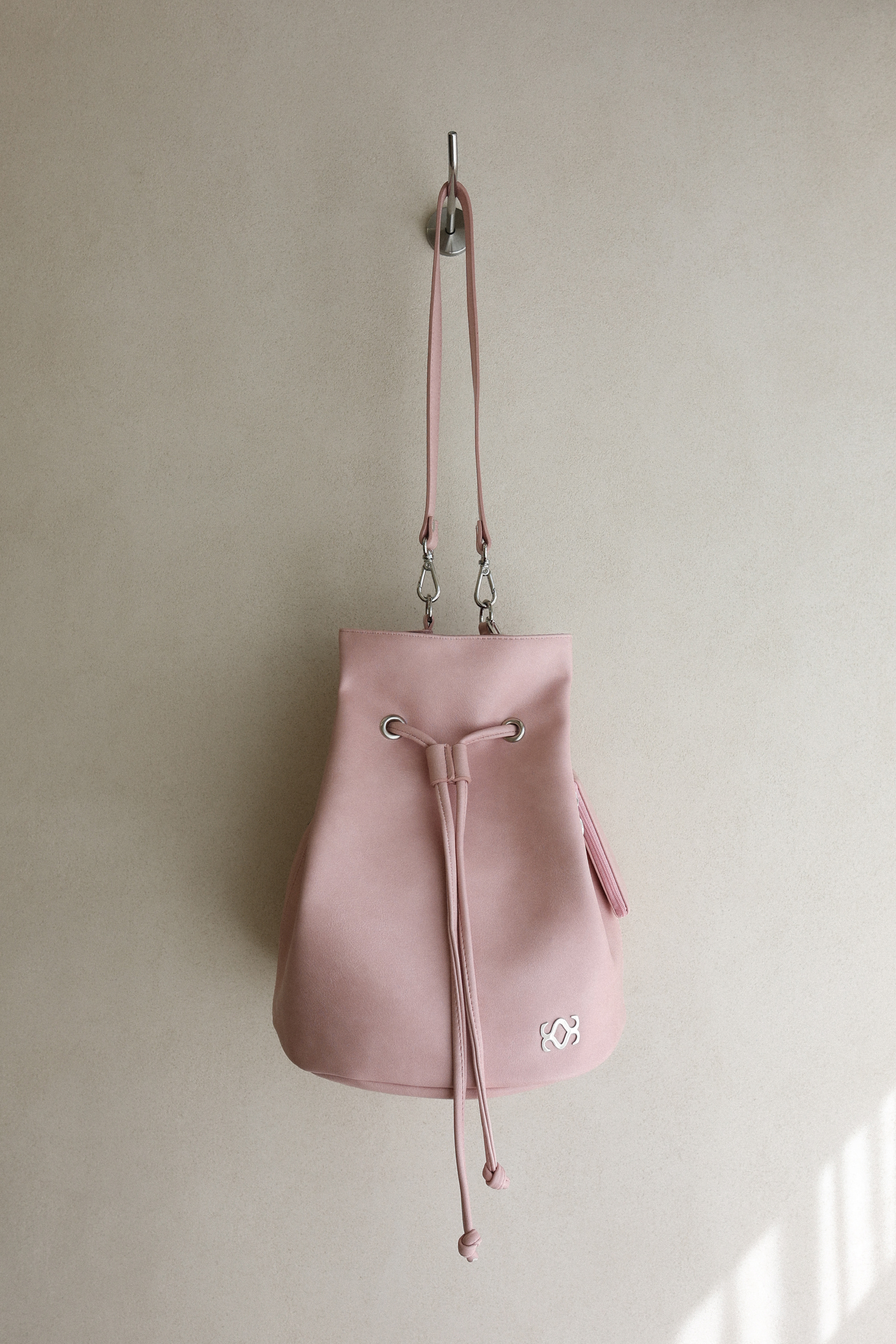 roro bucket bag (strawberry pink)