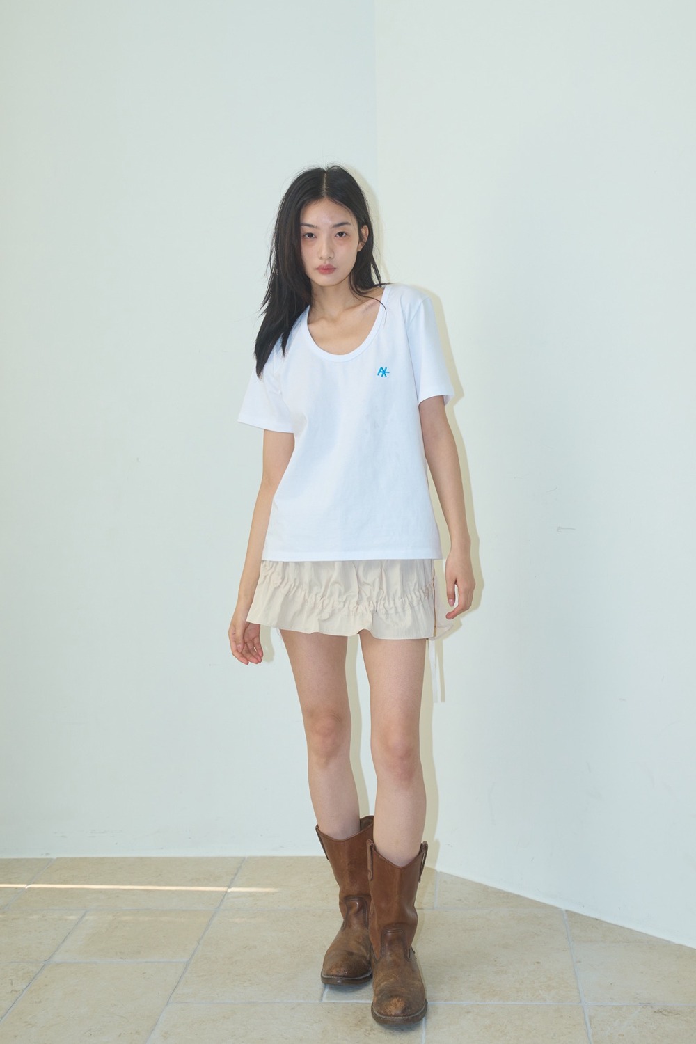 [4/25 예약배송] Saalty U Neck T-shirt / White
