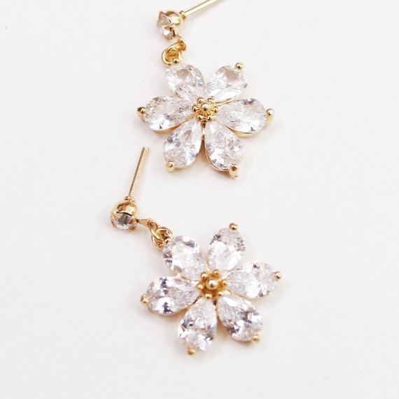SD_Pear Cut Flower Earrings
