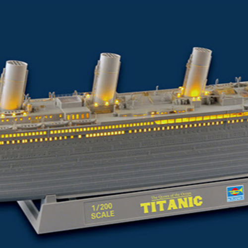 03719  1/200 RMS Titanic Ocean Liner w/LED 타이타닉