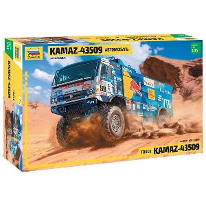 3657 1/35 Kamaz Rallye Truck
