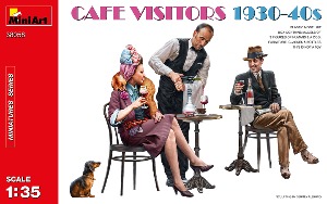 38058 1/35 Cafe Visitors 1930-40s
