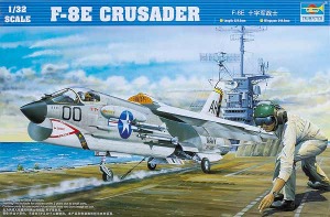 02272  1/32 F-8E Crusader