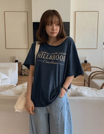 힐브룩레터링 오프숄더티셔츠