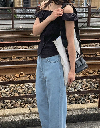 러플오프숄더 버튼탑