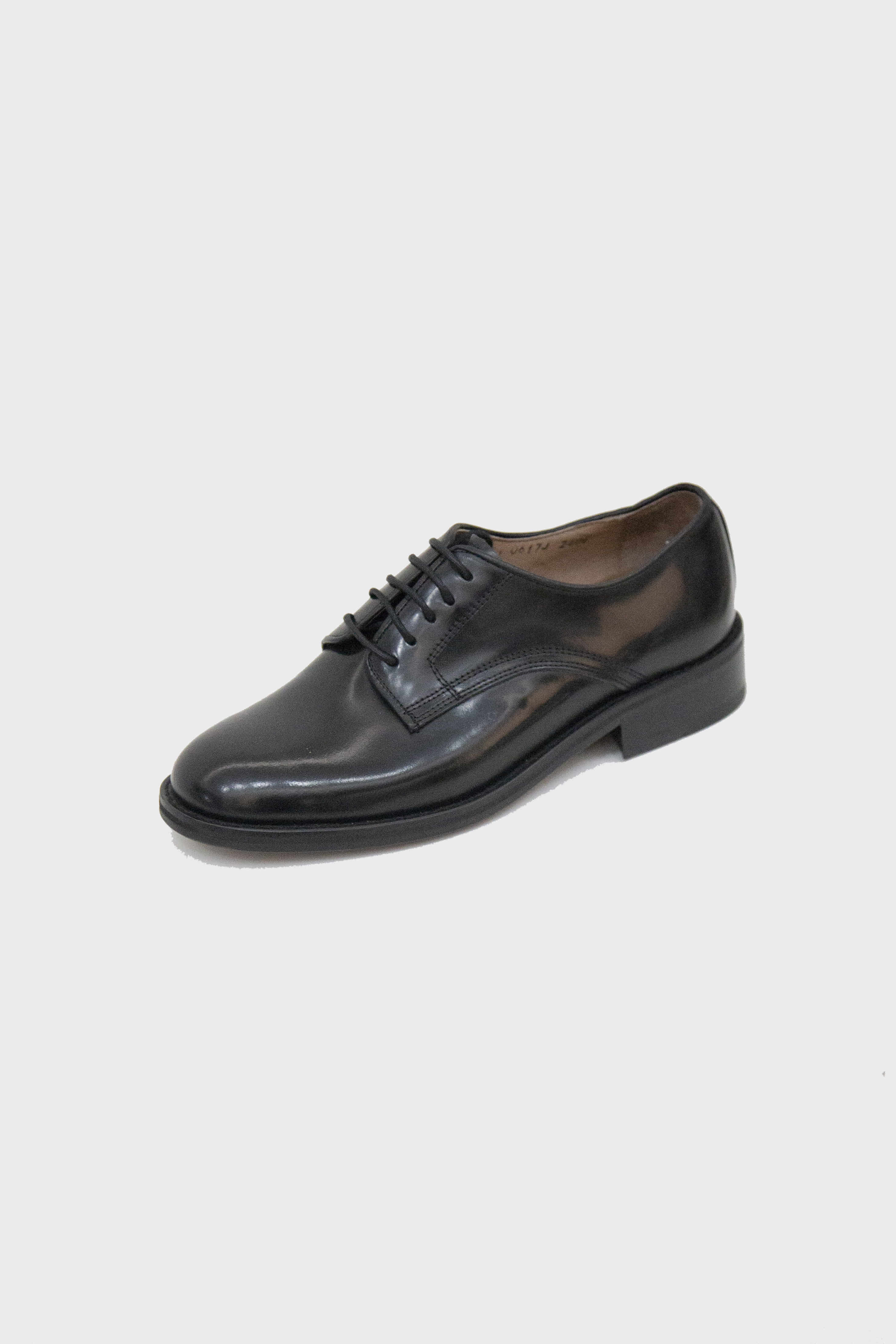 CLASSIC DERBY SHOES
