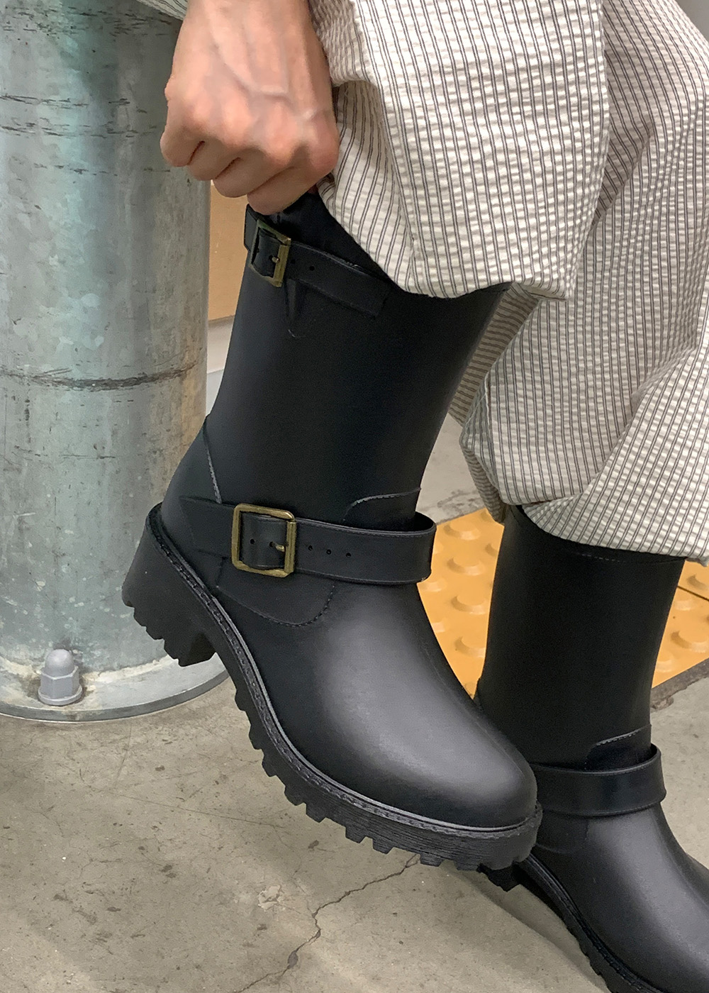 TWO BUCKLE RAIN BOOTS