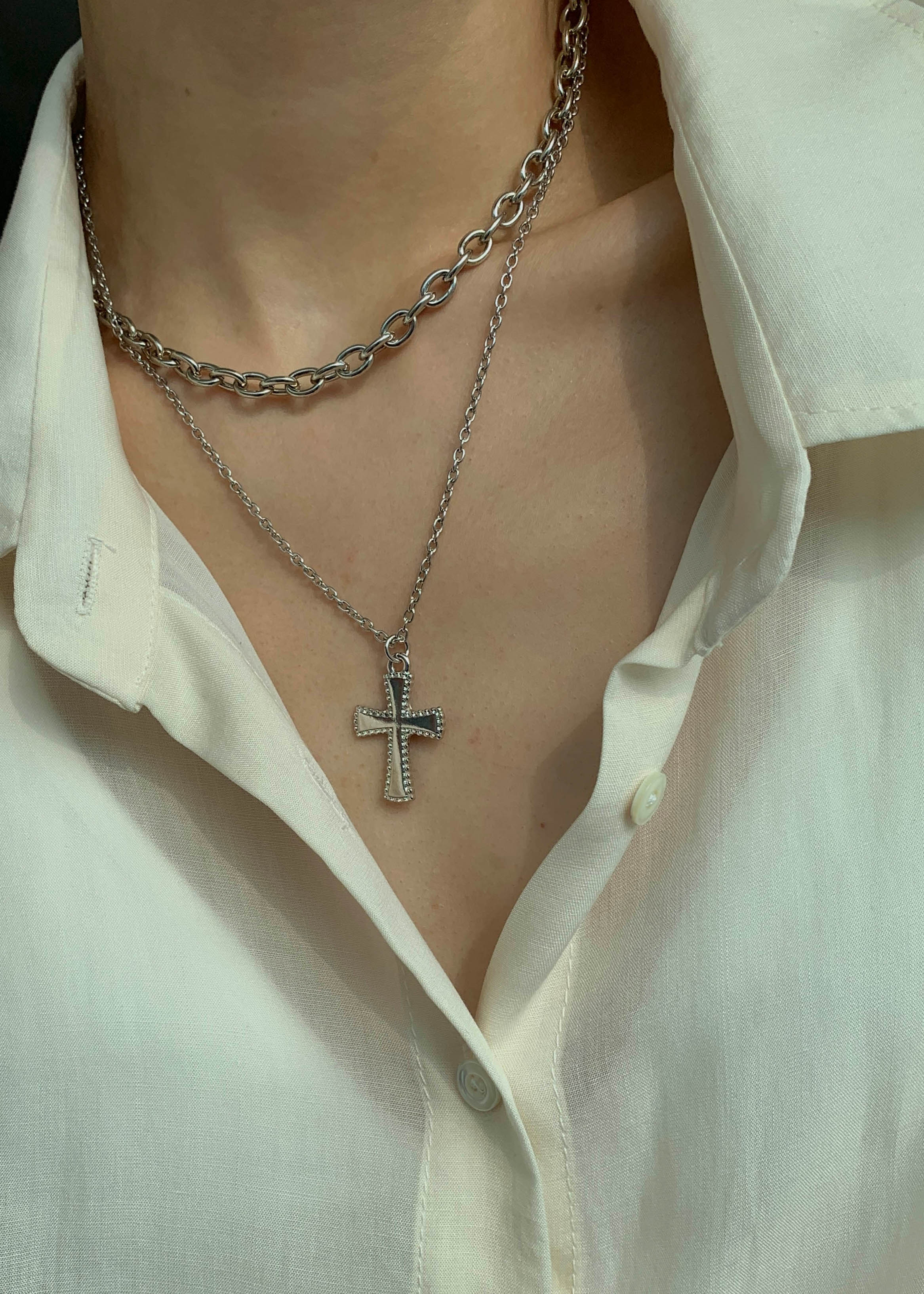 CROSS LAYERING NECKLACE