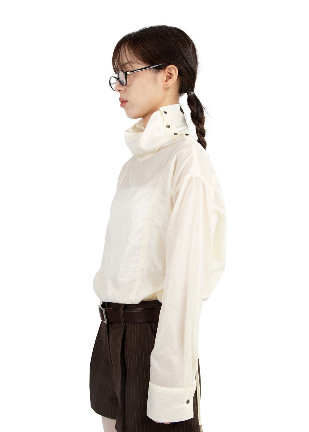 COATED HIGH NECK BLOUSE **2주 소요**