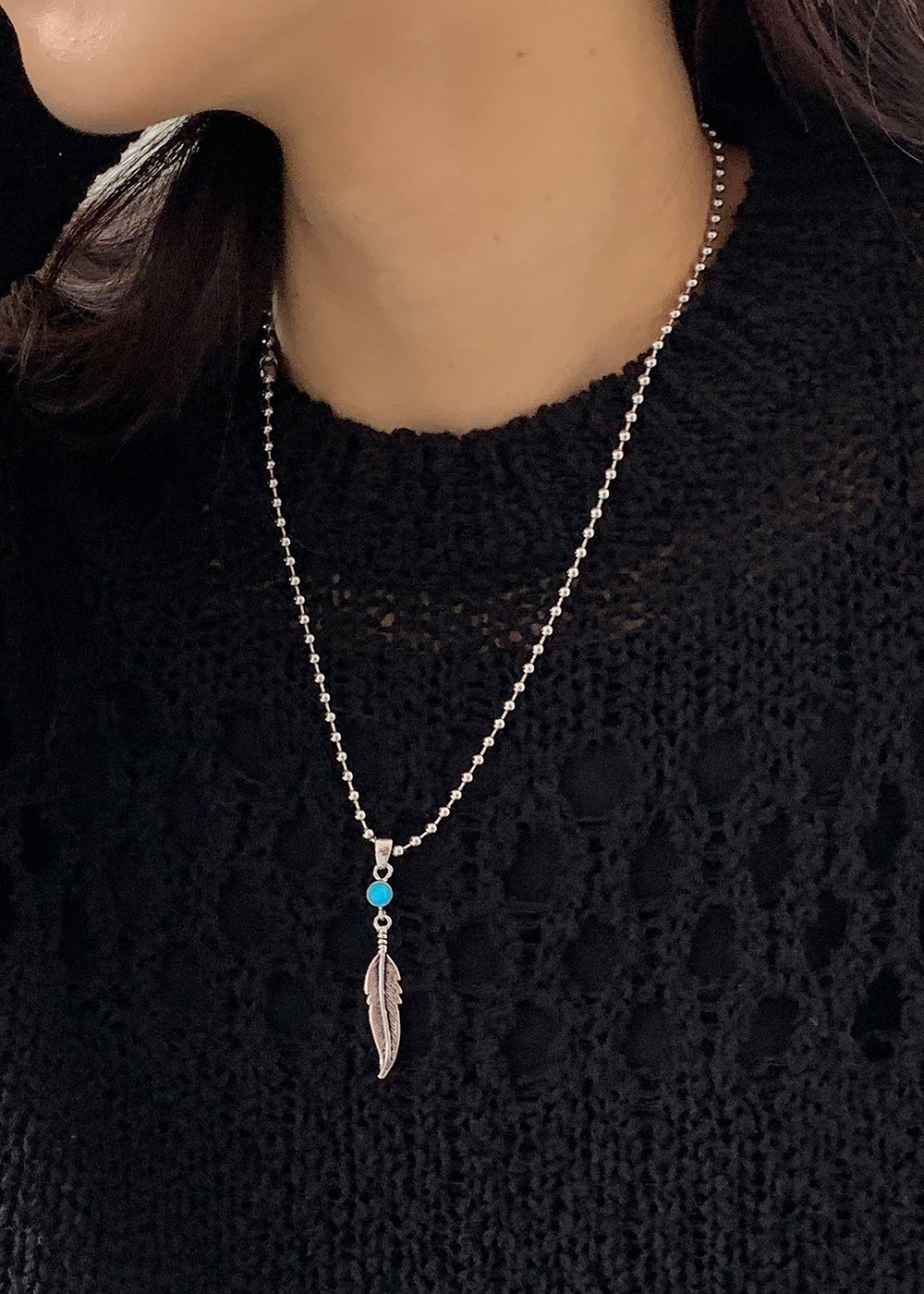 FEATHER STON NECKLACE