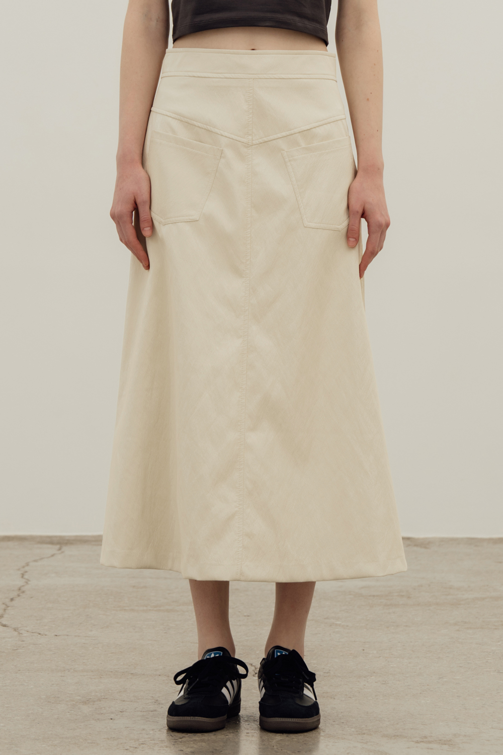 [리파인드902] [리퍼브] Glossy A-Line Skirt_Cream