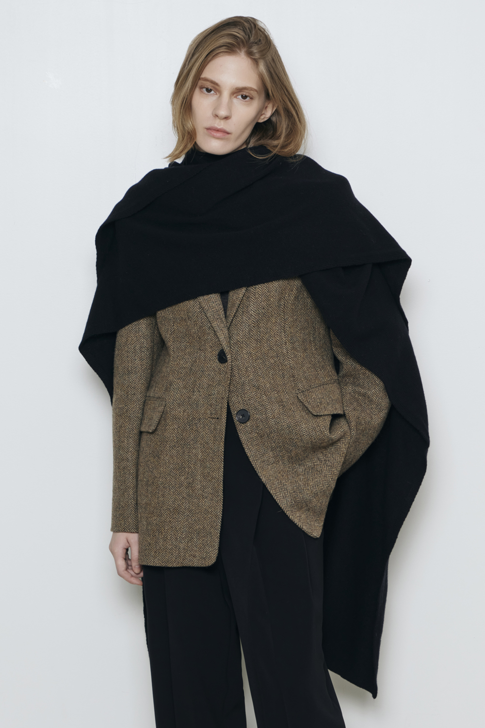 Cashmere Blended Two-way Shawl_Black