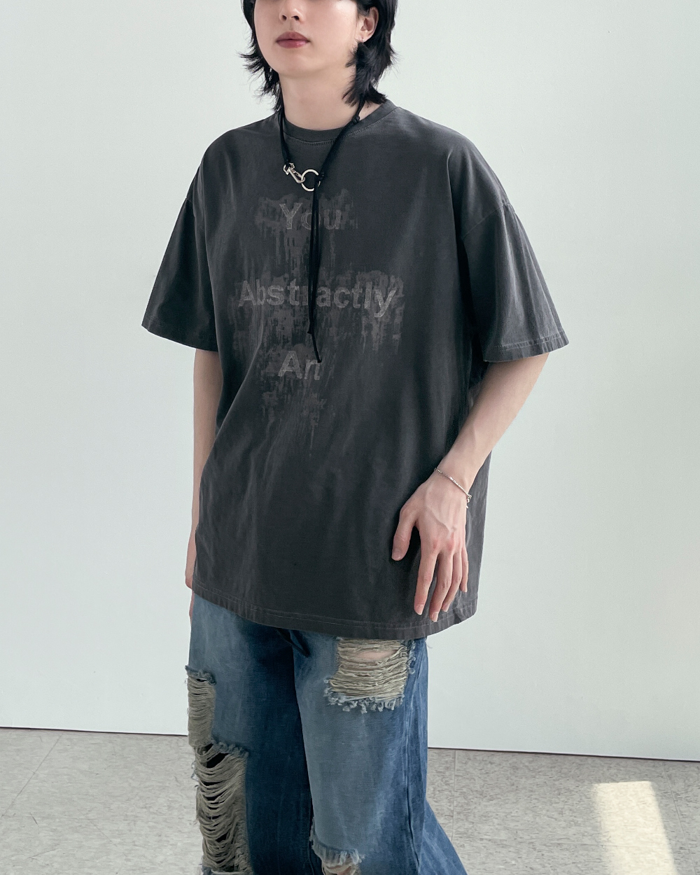 반팔 티셔츠 모델 착용 이미지-S1L48