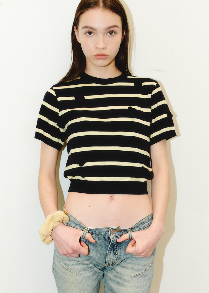 *Stripe Floral Embroidery Knit Top [NAVY]*Stripe Floral Embroidery Knit Top [NAVY]자체브랜드