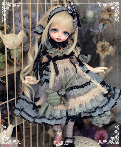 Holiday&#039;s Child Limited Bambi - Rosenlied in Wonderland (2015)