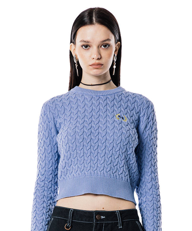 LAUREL WREATH EMBROIDERY CABLE CROP KNIT TOP [BLUE]
