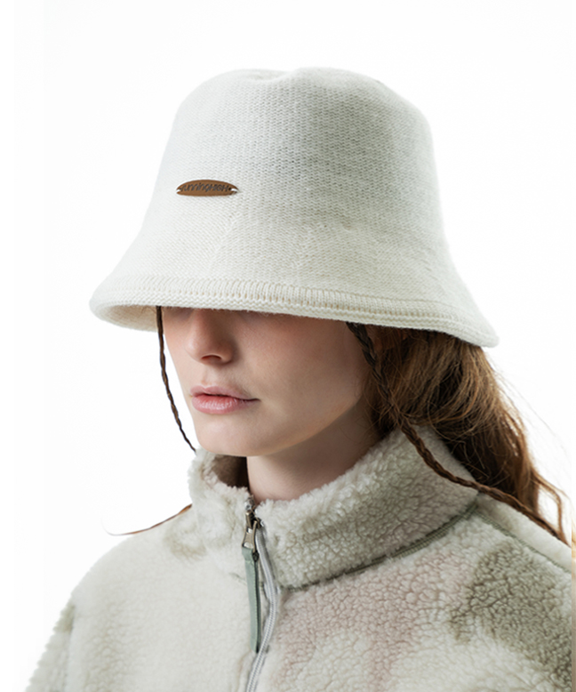 KNITTED WOOL BUCKET HAT [WHITE]