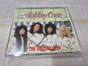 MOTLEY CRUE - rzrecord