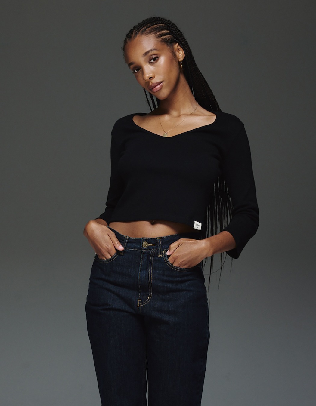 ◆GLOWNY◆ 34 G COMFORT V TEE BLACK GY24CLBLS003BK GLOWNY 3/4 G Comfort V Tee - Black | International Store