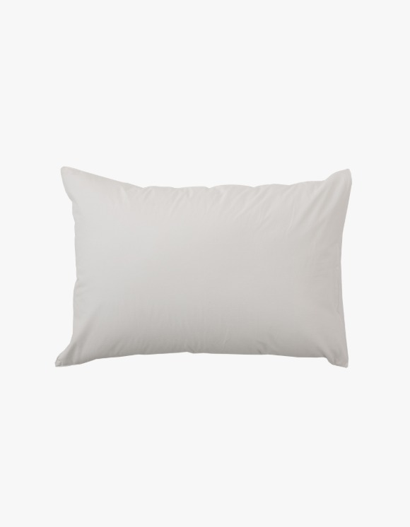 GATA Island Pillow Case - White | HEIGHTS | 하이츠 온라인 스토어