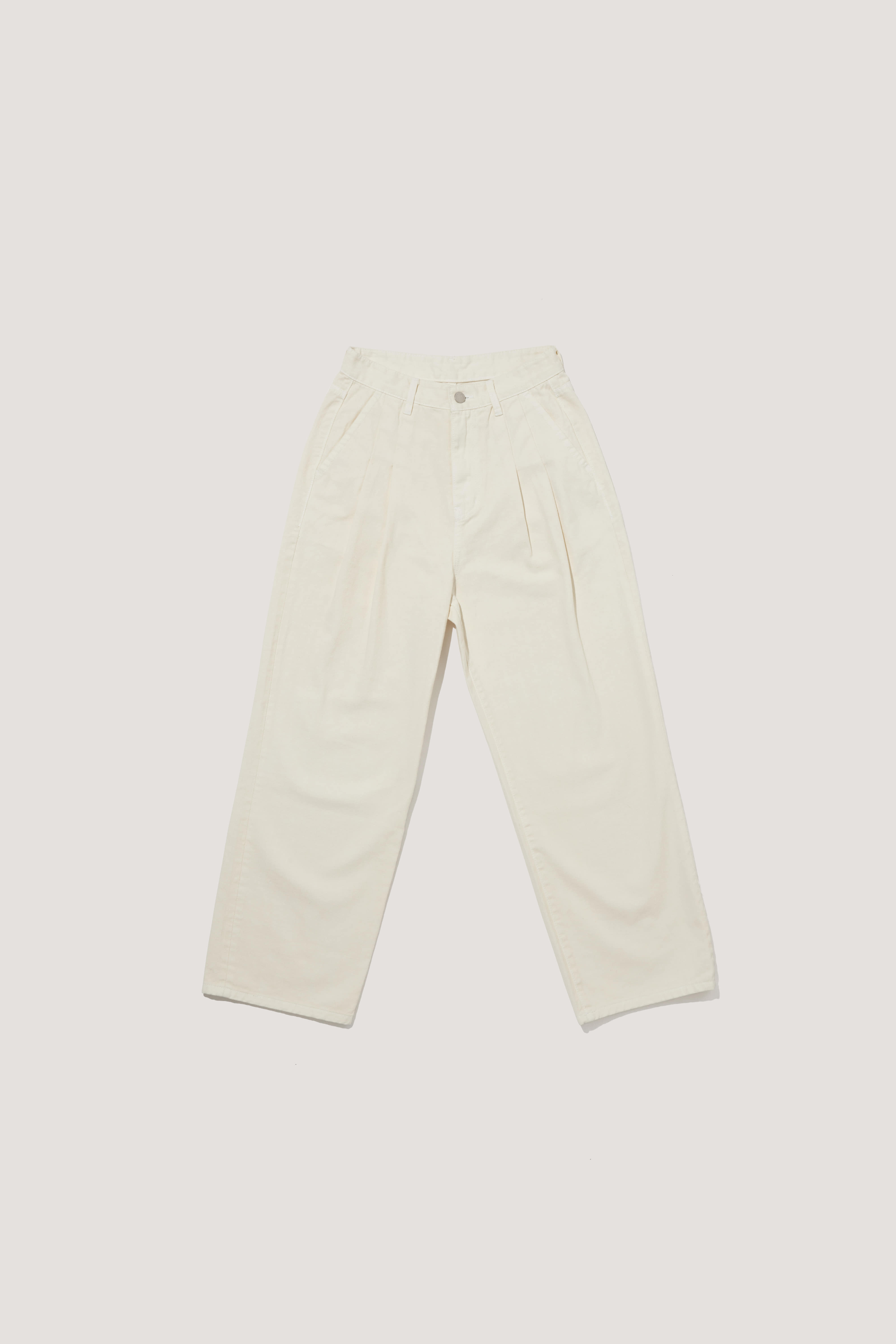 Two-Pleat Loose Fit Jeans [ivory]