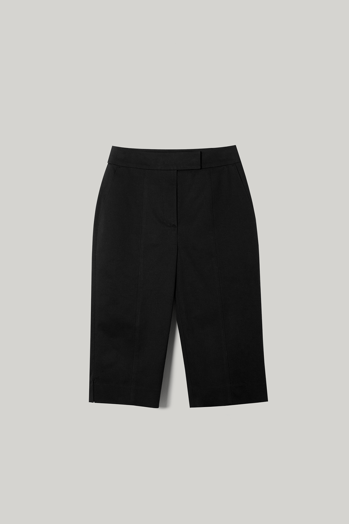 Dua Slit Bermuda Shorts (Black)