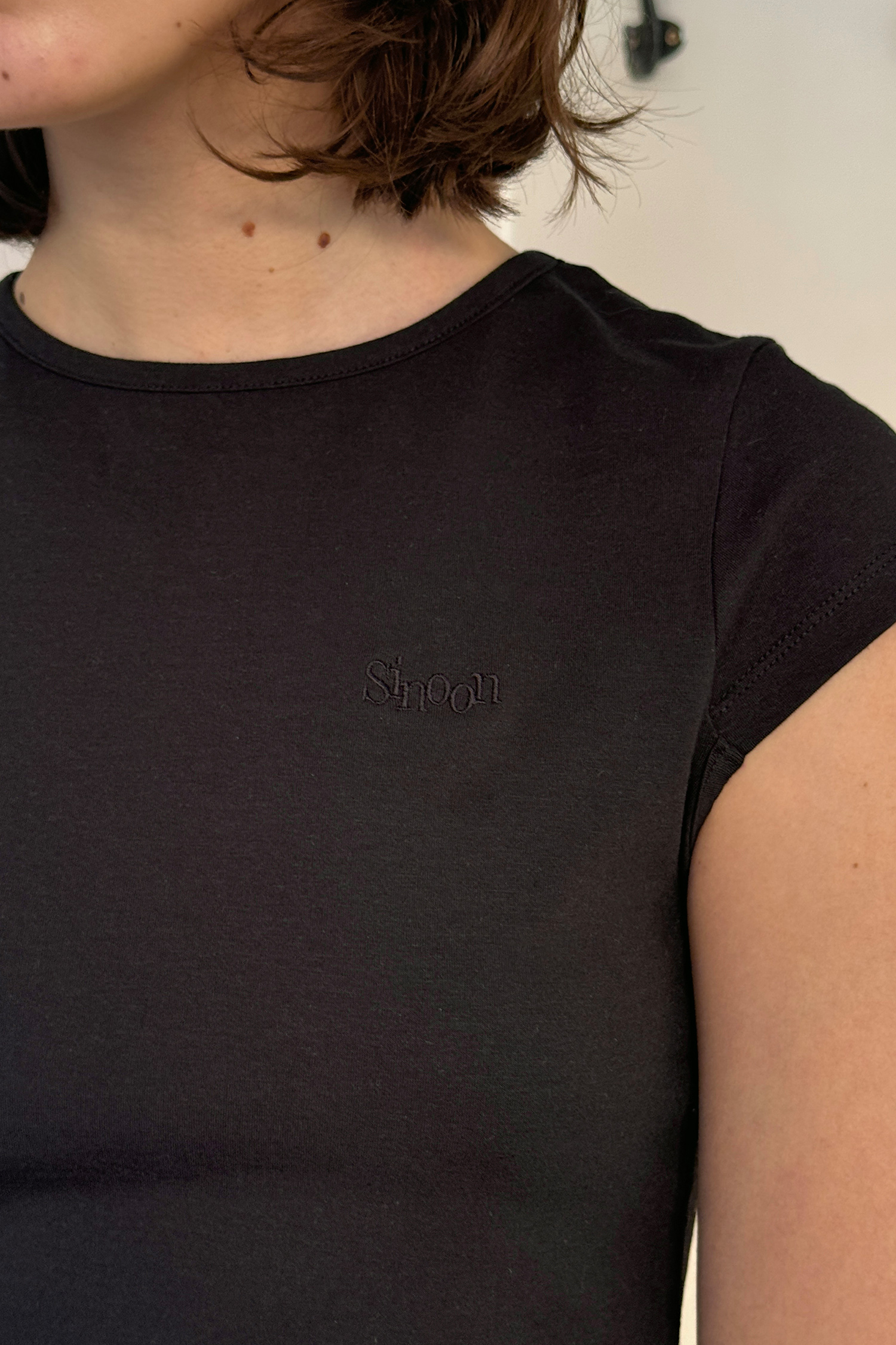 【Sinoon】 Logo Cap Sleeve T-shirt / 追跡付 SINOON ｜시눈 공식 온라인 스토어
