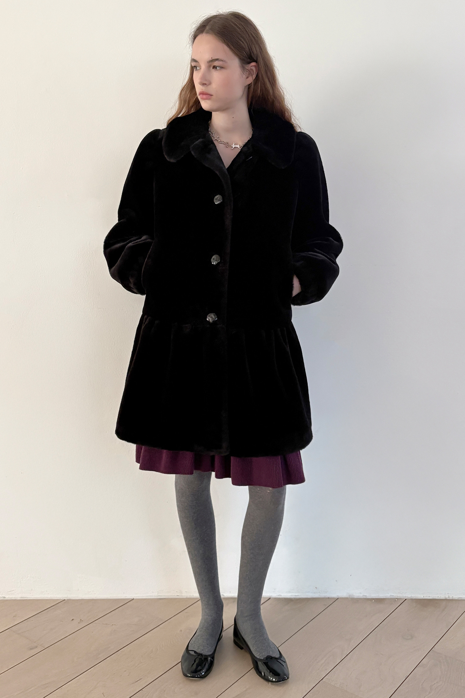 SINOON] 시눈 코트 SN Ruffled Shearling Fur Coat 블랙 | 여성 퍼코트