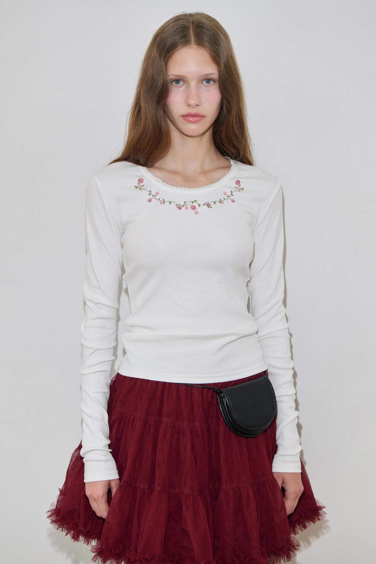 トップス SINOON Rose Flower Slim T-Shirt (Cream) SINOON Rose Flower Slim T-Shirt (Cream)