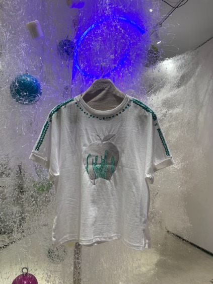 [Kwon Ji-an X Ko Soo-ah Collaboration] Color Apple Embroidery T-shirt