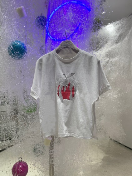 [Kwon Ji-an X Ko Soo-ah Collaboration] Apple Embroidery T-shirt