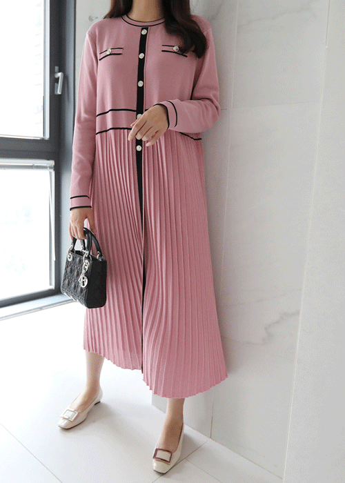 Maternity wear*Long-sleeved round pleated dress