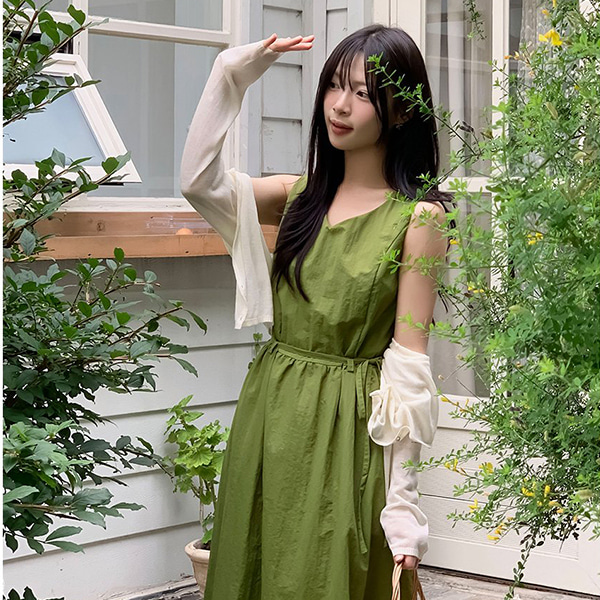 ♥ H O T P I N G ♥ | Vネックフレアストラップスリーブレスロング