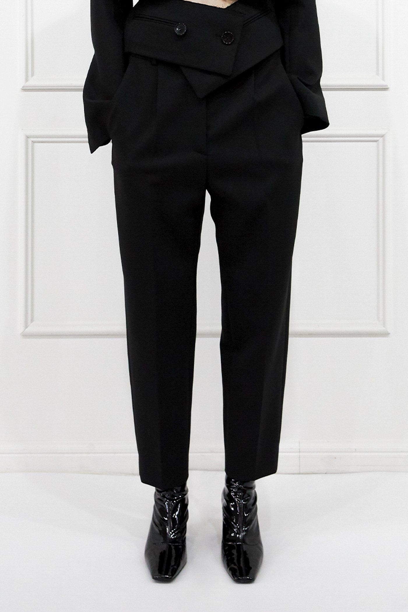 Black Tucked Ankle Trousers_BK