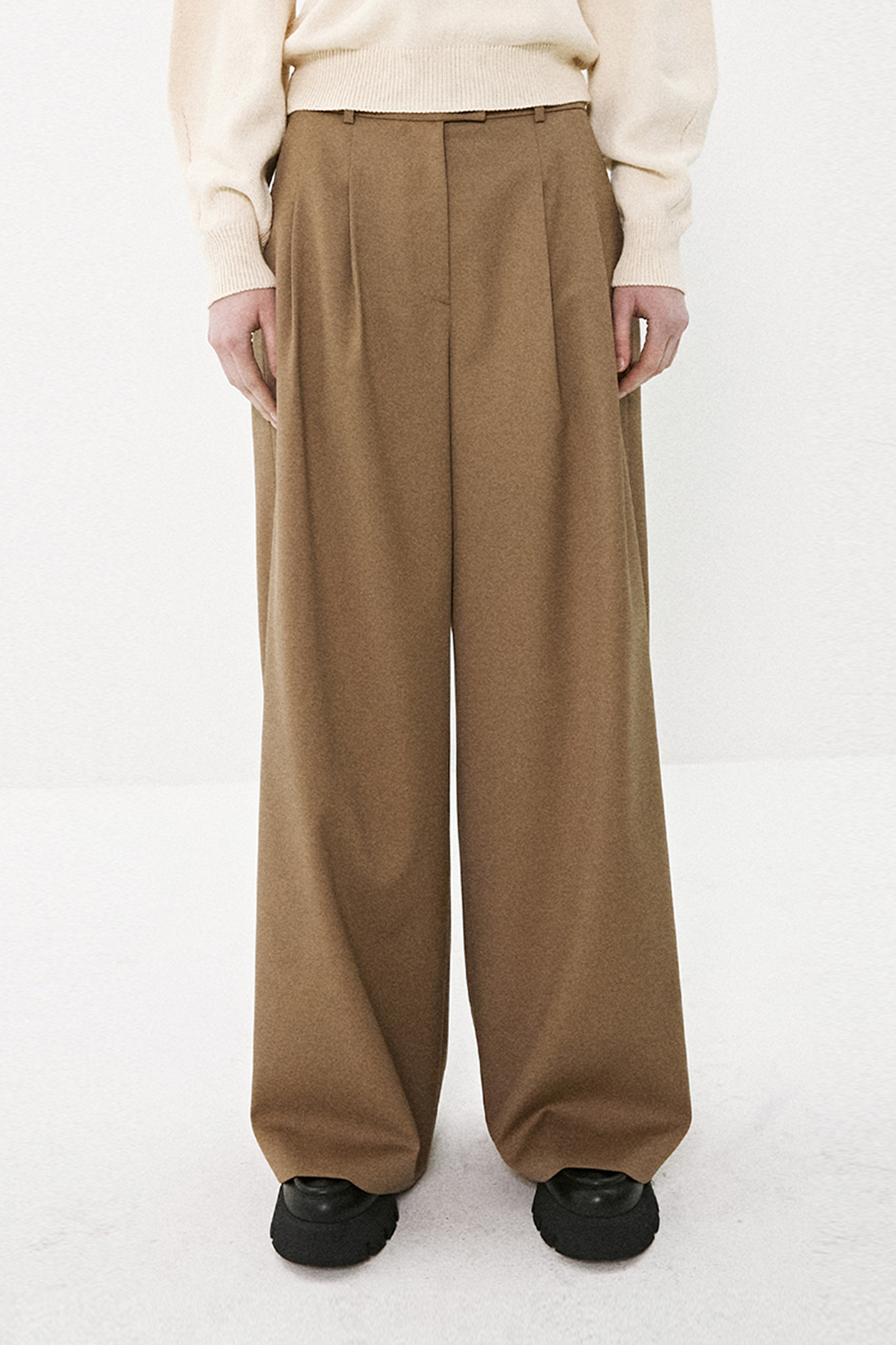 Tuck Detailed Trousers_BR