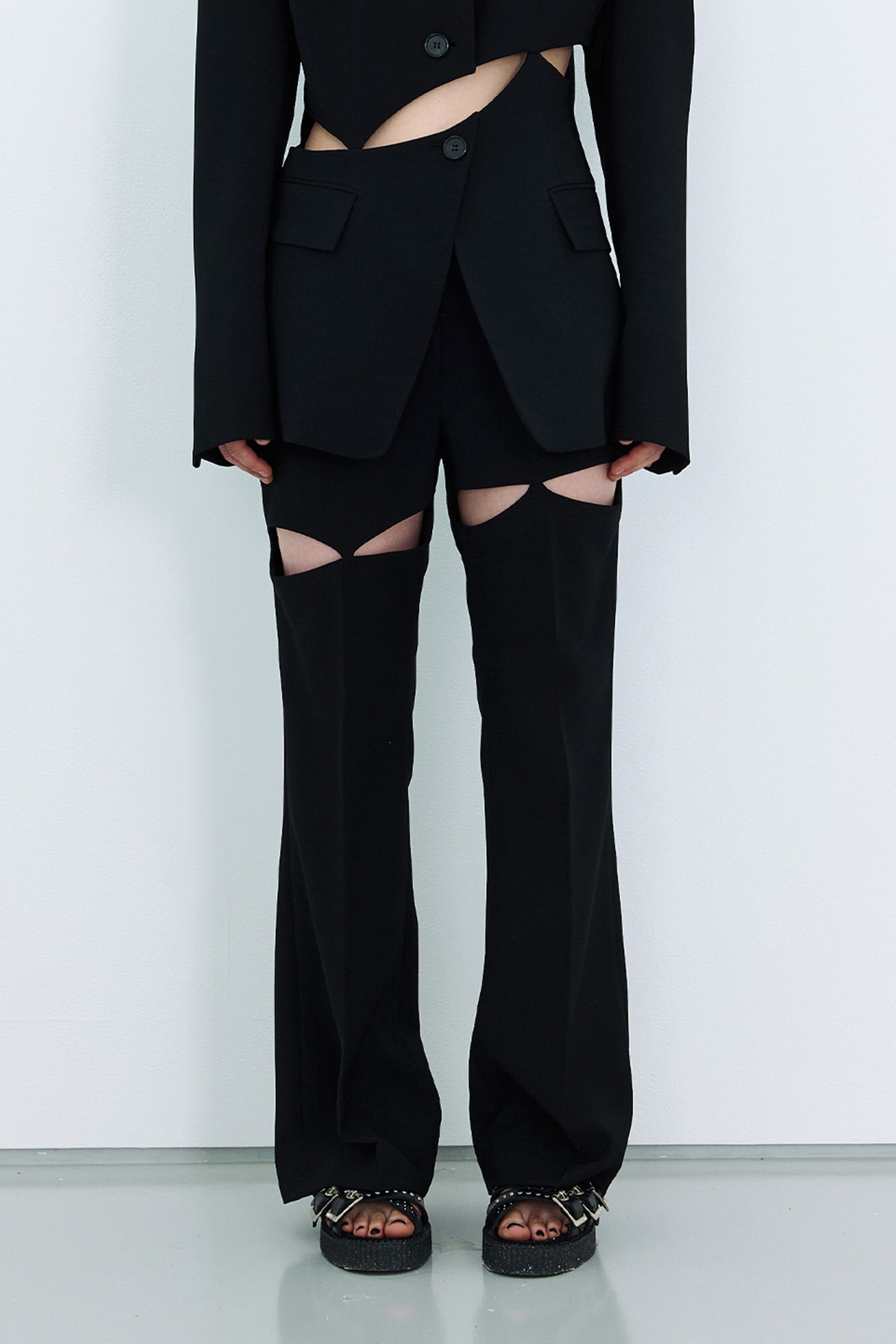 Cut-Out Detailed Flared Trousers_BK