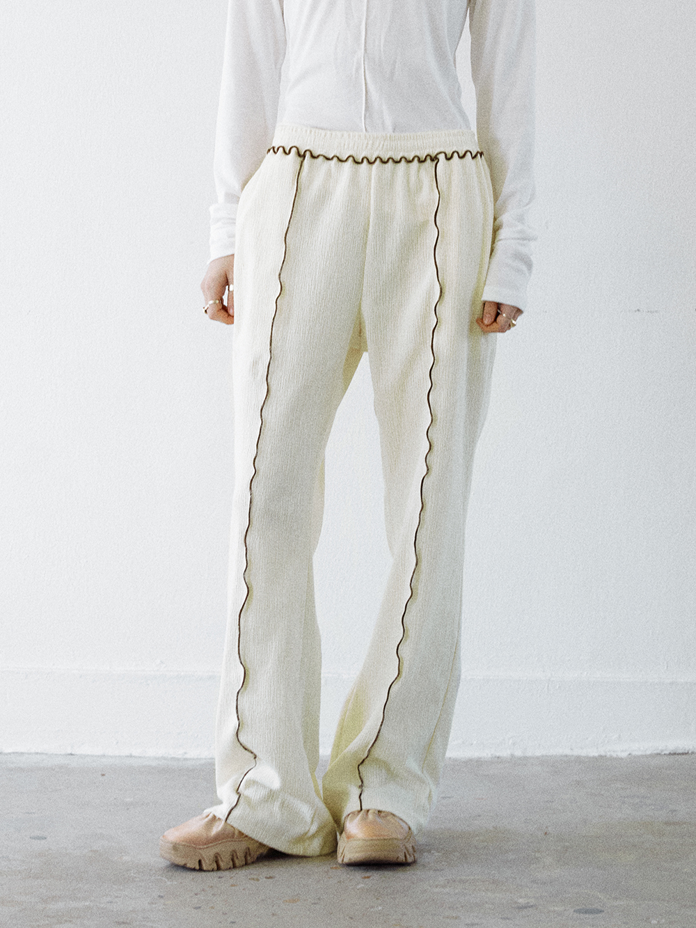 LINE POINTED BANDING PANTS CREAM