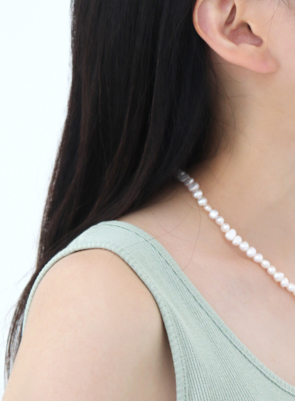 Bold pearl necklace
