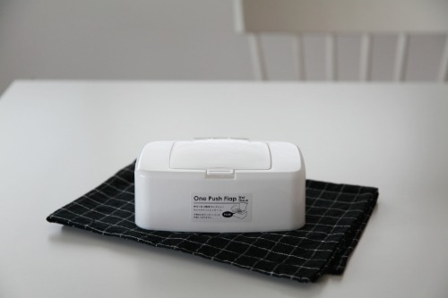 One Touch White Wet Tissue Case Tissue Storage Box